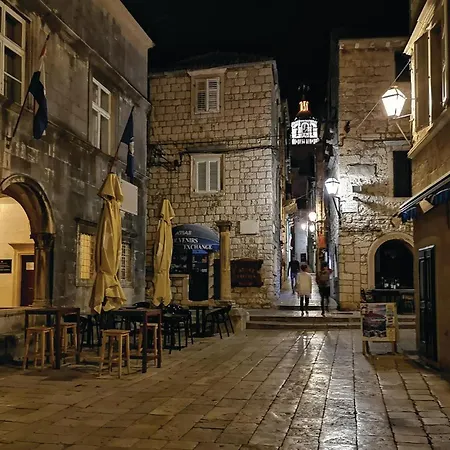 36 * Vela Luka